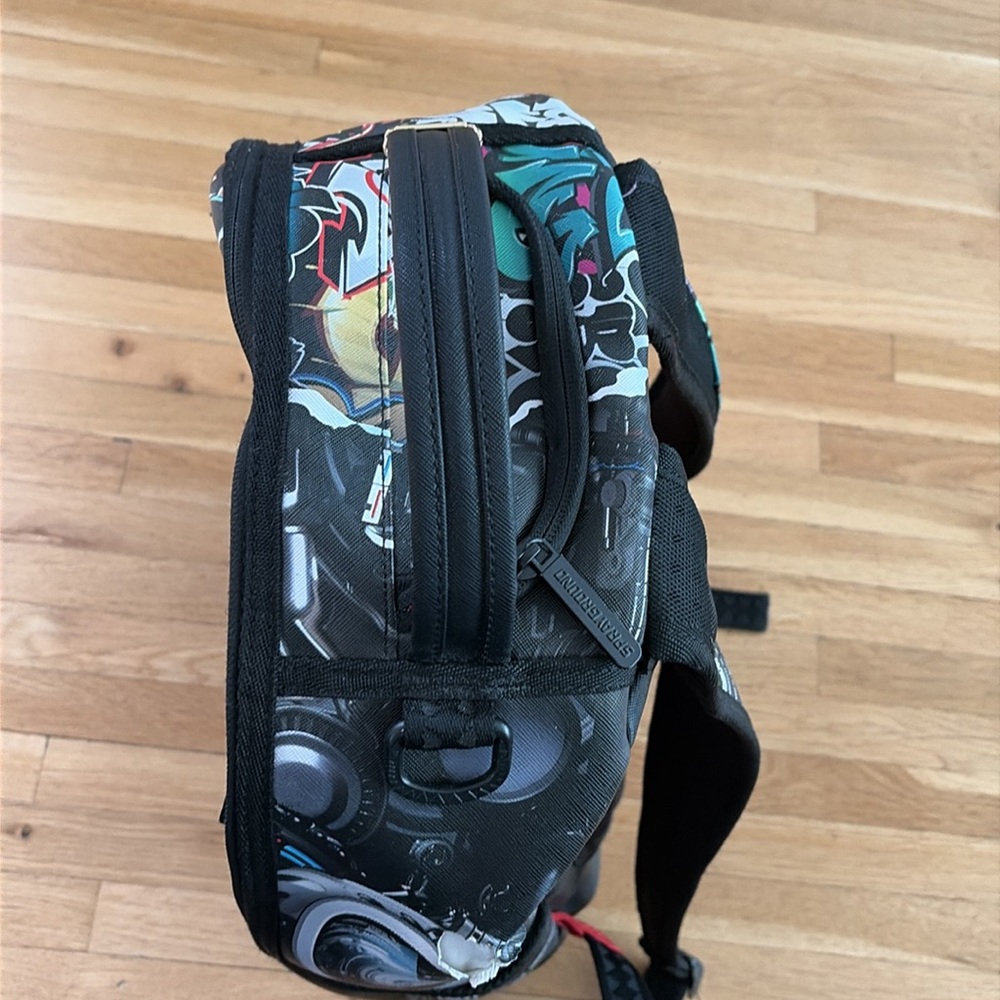 SPRAYGROUND backpack. - Picture 3 of 6